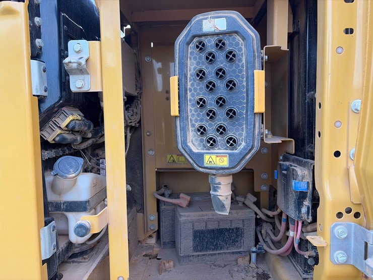 caterpillar-320-image-27