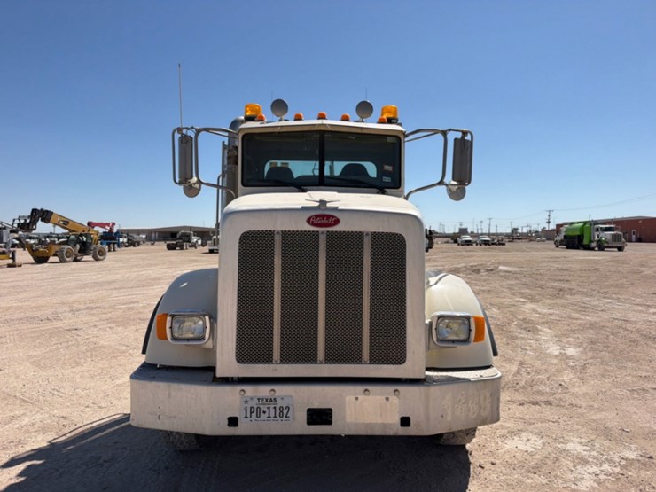 2017-peterbilt-365-image-2