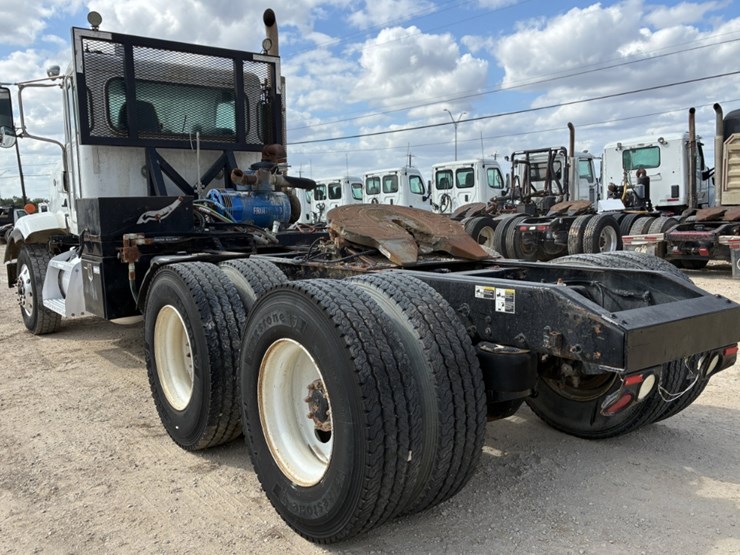 2016-peterbilt-367-image-6