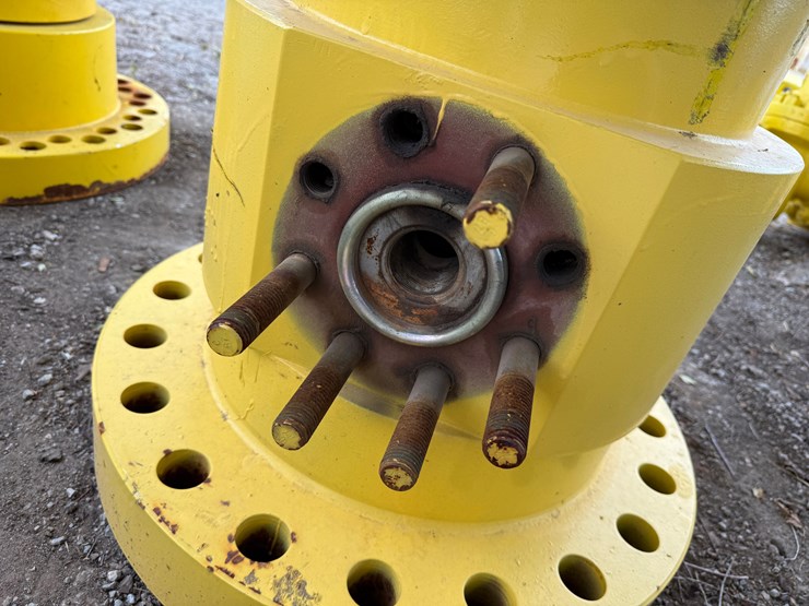 (2)-11-5/8”-&-(1)-13-5/8”-5m-/-10m-casing-heads-image-4