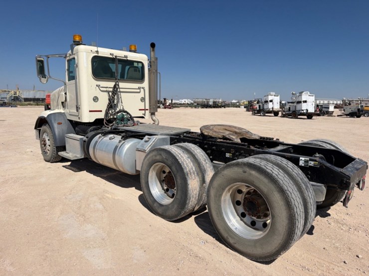 2017-peterbilt-365-image-8