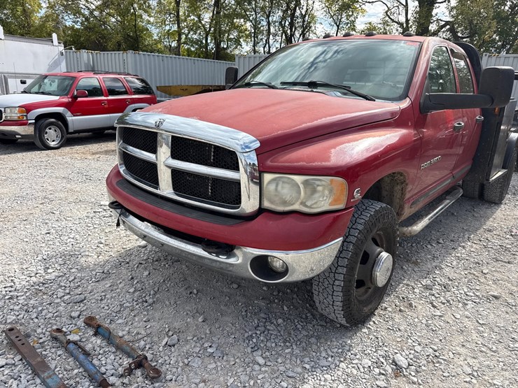 2005-dodge-3500-image-2