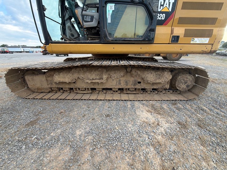 caterpillar-320-image-10