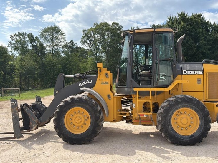 2007-deere-444j-image-2