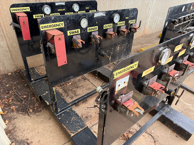 lot-w/-(3)-remote-5k-wp-accumulator--wireline-frac-valve-consoles-image-2