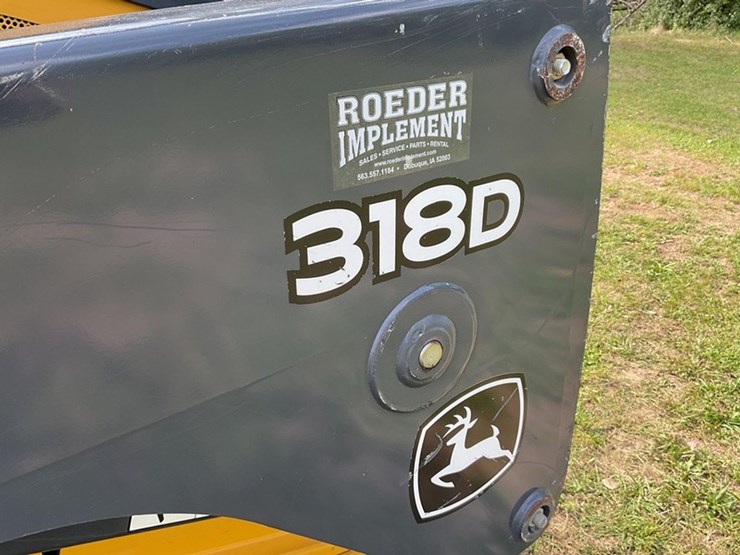 2010-deere-318d-image-12