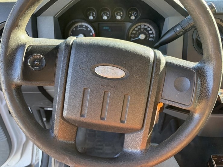 2011-ford-f350-image-32