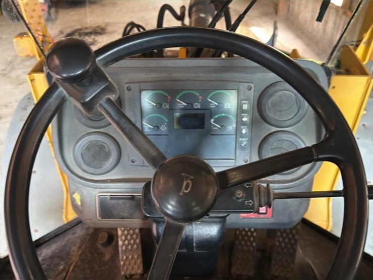 2007-deere-444j-image-36