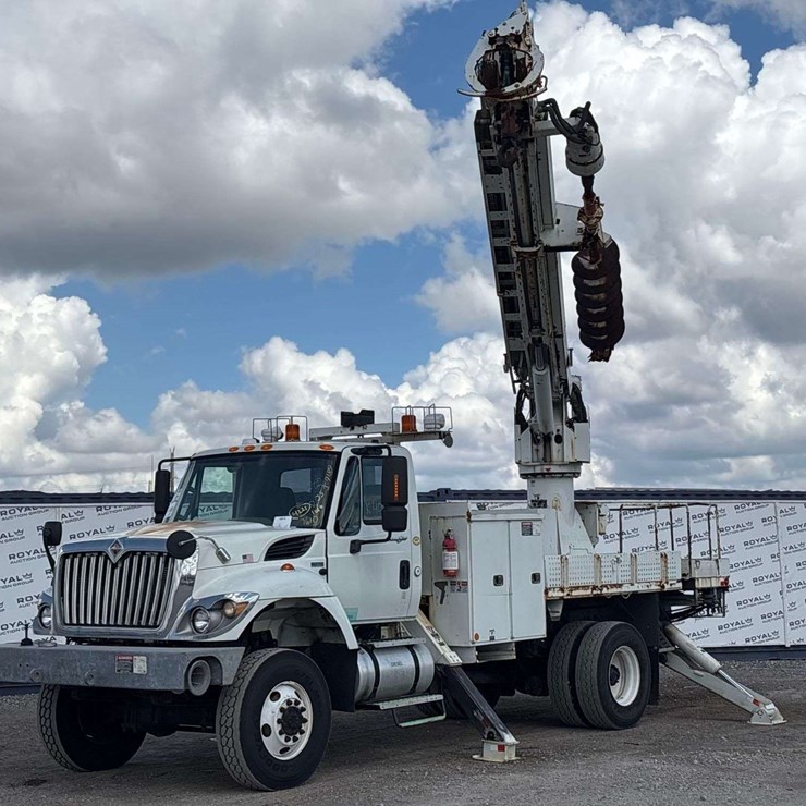 2012 International WorkStar 7300 Altec DM45TR 4x4 Digger Derrick Truck