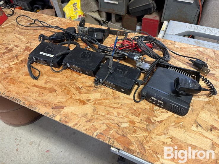 motorola-vhf-hiband-radios-image-1