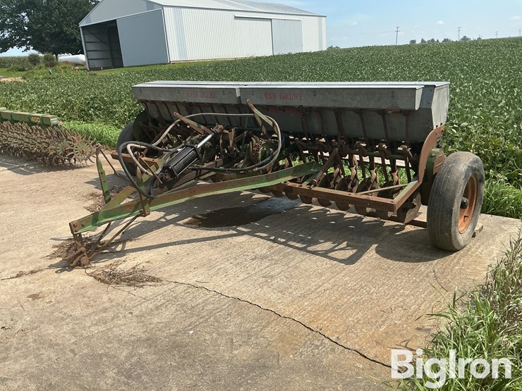 john-deere-10-image-1