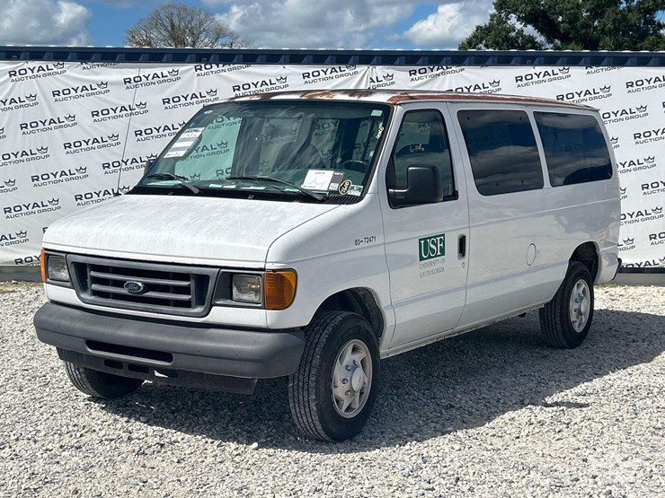 2007-ford-e-350-passenger-van-image-1