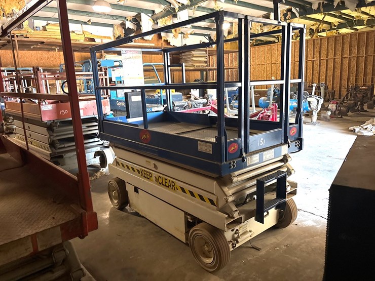 #151-•-skyjack-4620-electric-scissor-lift-image-2