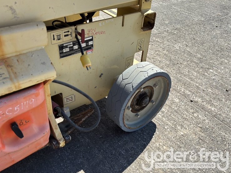 2015-jlg-3246es-image-10