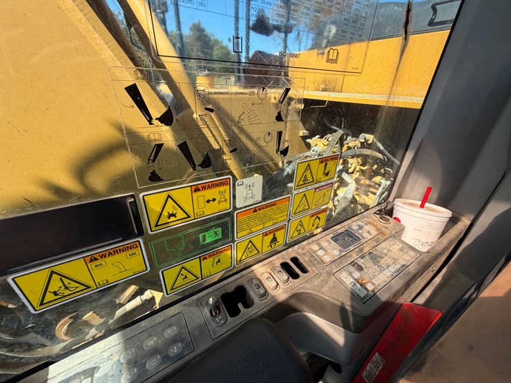 caterpillar-320e-image-39