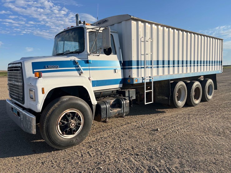 1991-ford-l9000-image-1