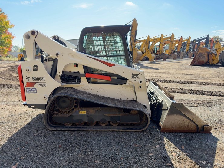 2023-bobcat-t740-image-6