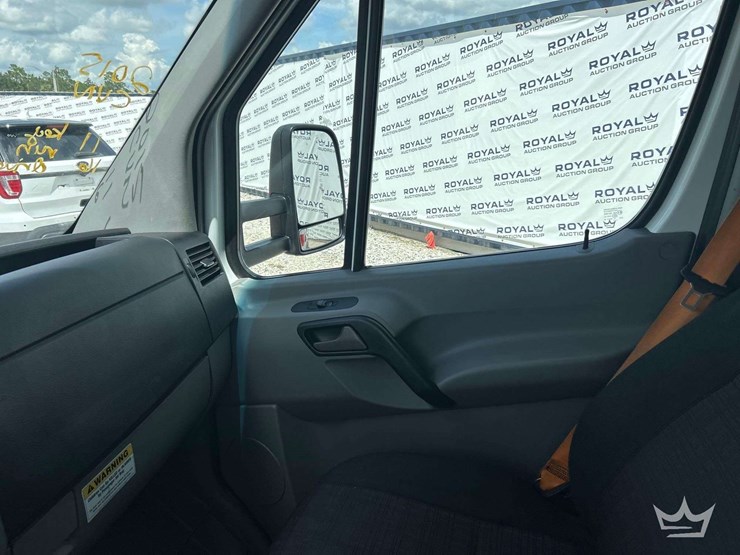 2015-mercedes-benz-sprinter-3500-ambulance-image-14