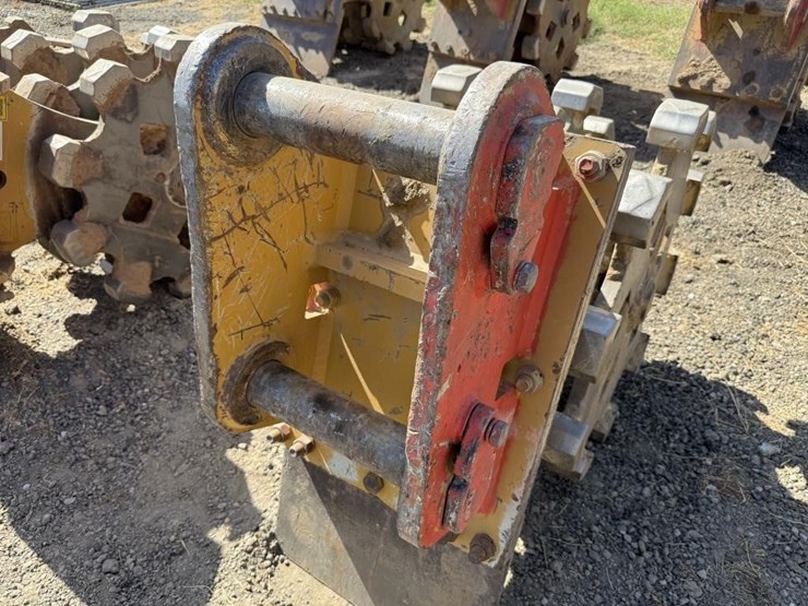 caterpillar-24-image-6