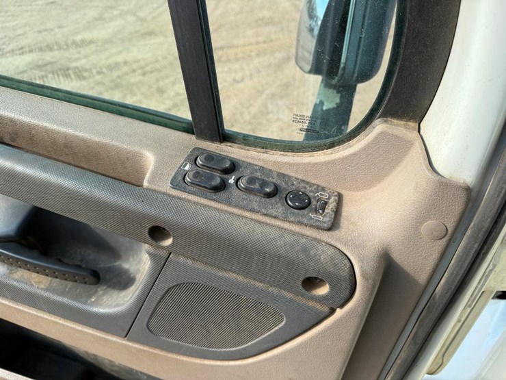 freightliner-cascadia-125-image-67