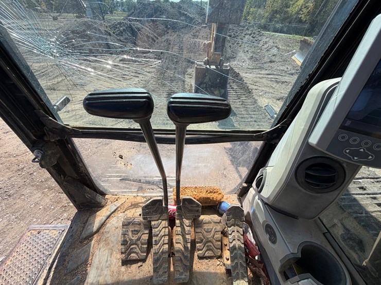 caterpillar-320e-image-35