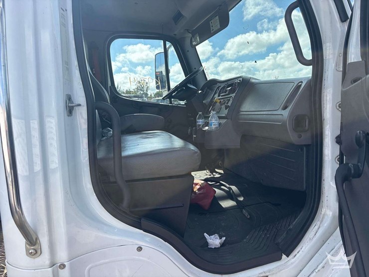 2018-freightliner-m2-106-petersen-tl3-lightning-loader-forestry-grapple-truck-image-34