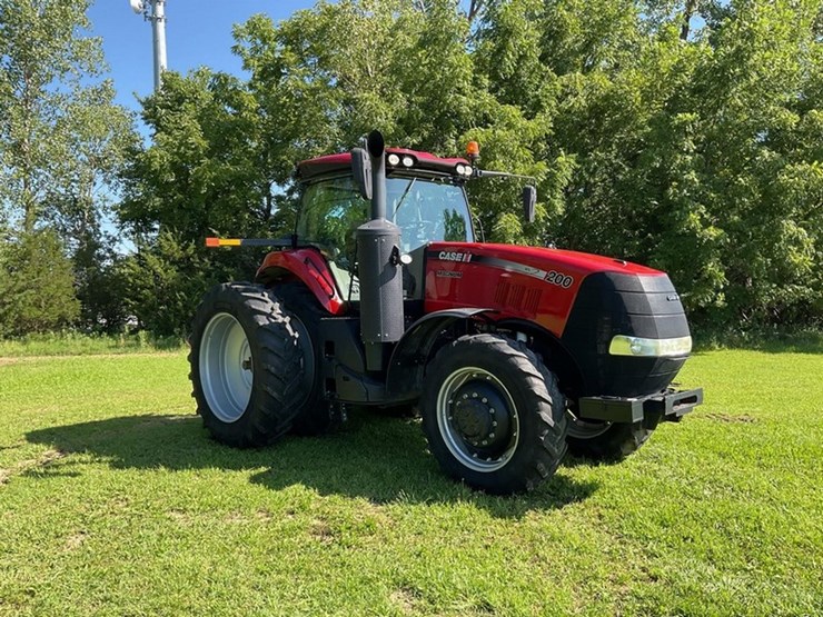 2020-case-ih-magnum-200-image-3