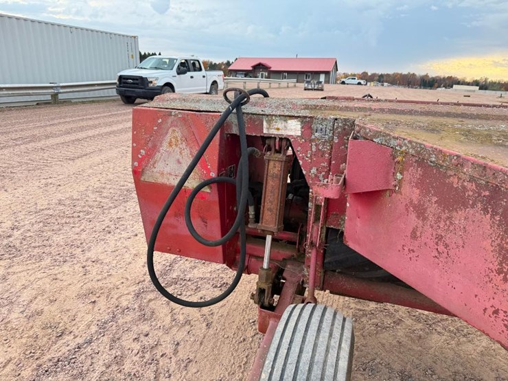 new-holland-489-image-11