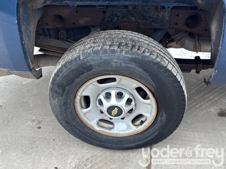 2015-chevrolet-silverado-2500-image-12