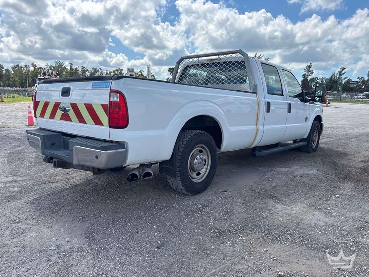 2016-ford-f-250-crew-cab-pickup-truck-image-3