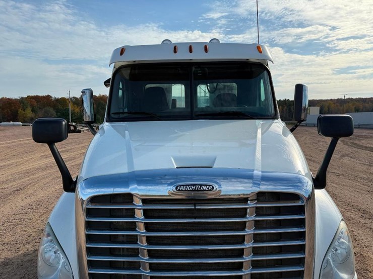freightliner-cascadia-125-image-22