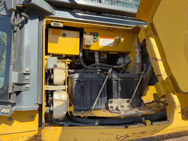2014-komatsu-d61ex-23-image-28