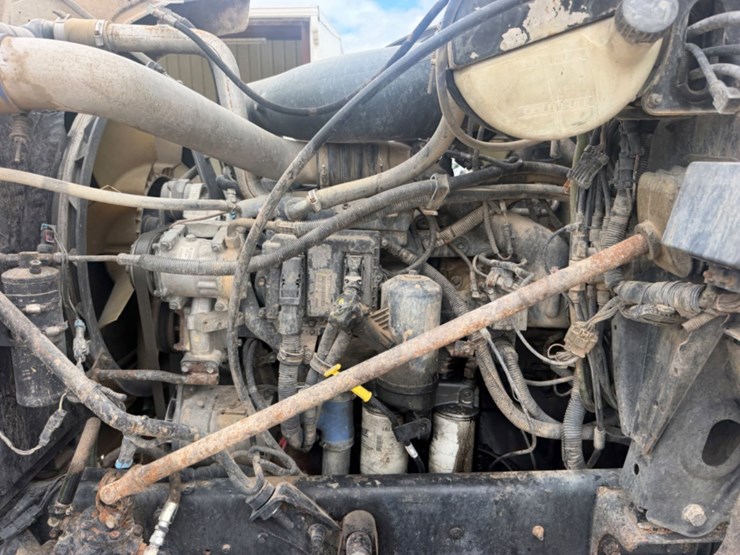 2004-mack-ch613-image-12