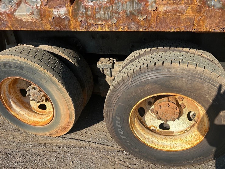 2004-sterling-l9500-image-35