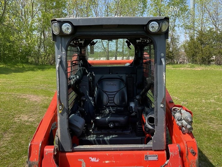 2016-kubota-ssv65-image-15