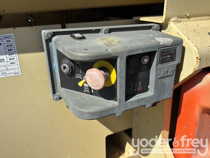 2015-jlg-3246es-image-18