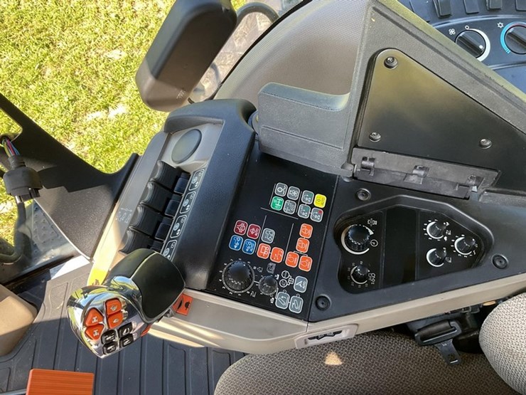 2020-case-ih-magnum-200-image-18