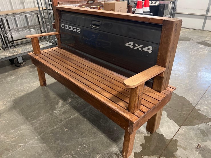 dodge-tailgate-bench-image-1
