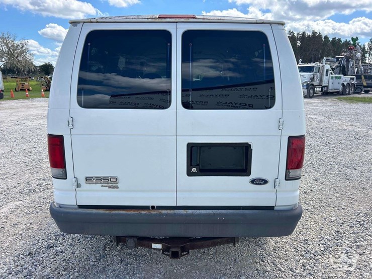 2007-ford-e-350-passenger-van-image-21