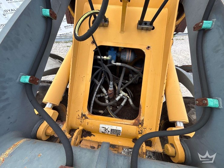 deere-244j-image-15