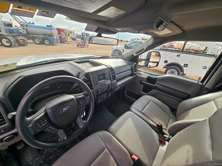 2021-ford-f550-image-7