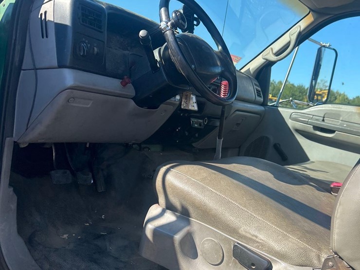 2001-ford-f650-xl-image-14