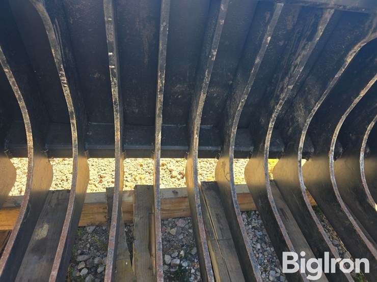 skid-steer-grapple-bucket-image-19