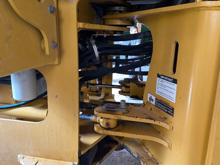 2007-deere-444j-image-13