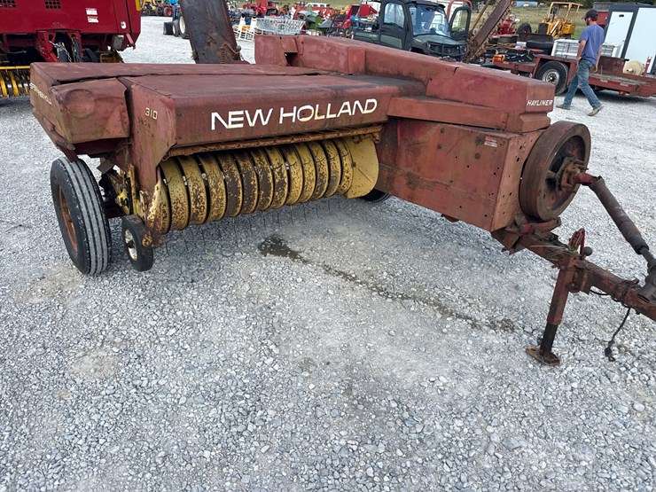 new-holland-310-image-3