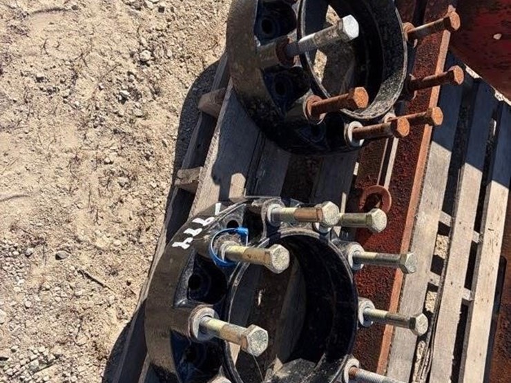 set-of-34"-dual-wheels-rims-&-spacers-image-1