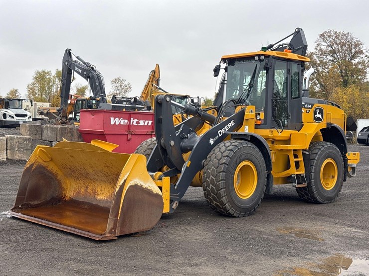 2024-john-deere-624-image-1
