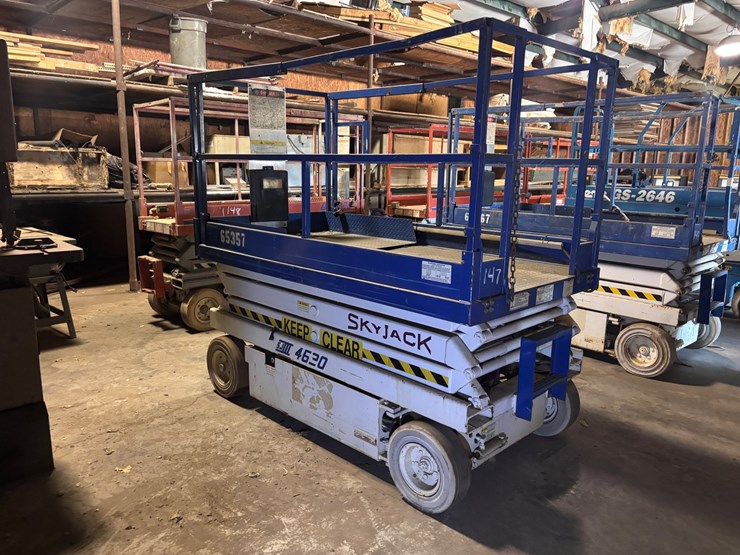 #147-•-skyjack-sjiii-4620-electric-scissor-lift-image-1