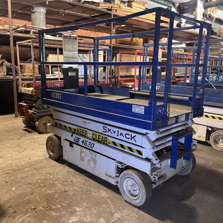 #147 • Skyjack SJIII 4620 Electric Scissor Lift
