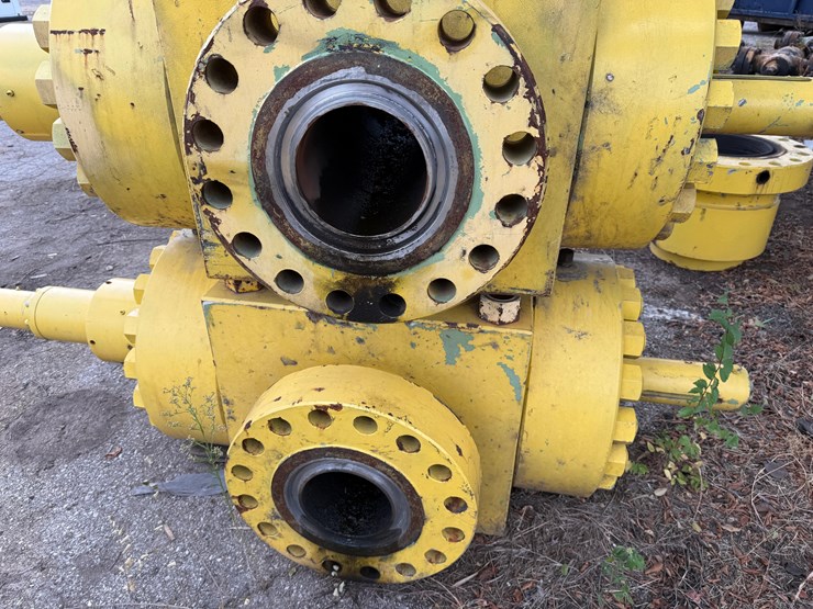 (2-x-$)-7-1/16”-15k-wp-manual-frac-gate-valves-image-3
